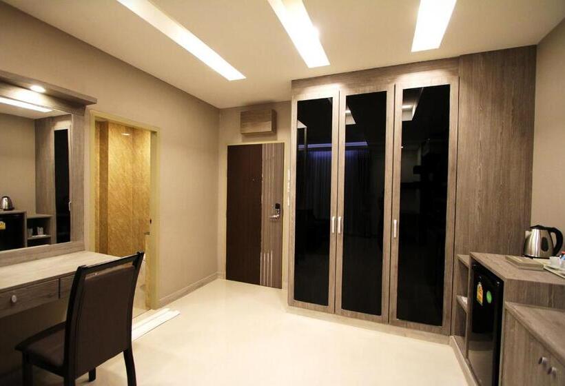 Quarto superior, The Contrast I