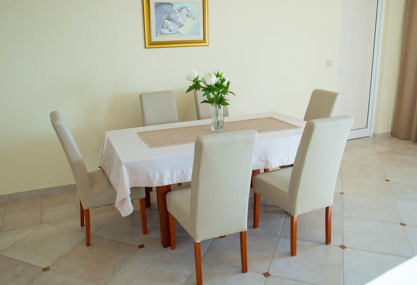 آپارتمان مدیریتی 3 خوابه, Villa Edelweiss