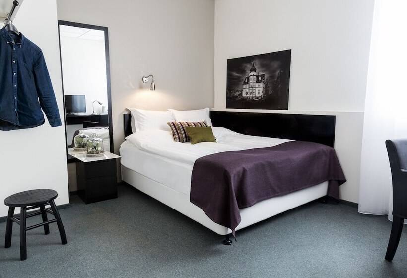 اتاق اکونومی, 22 Hill