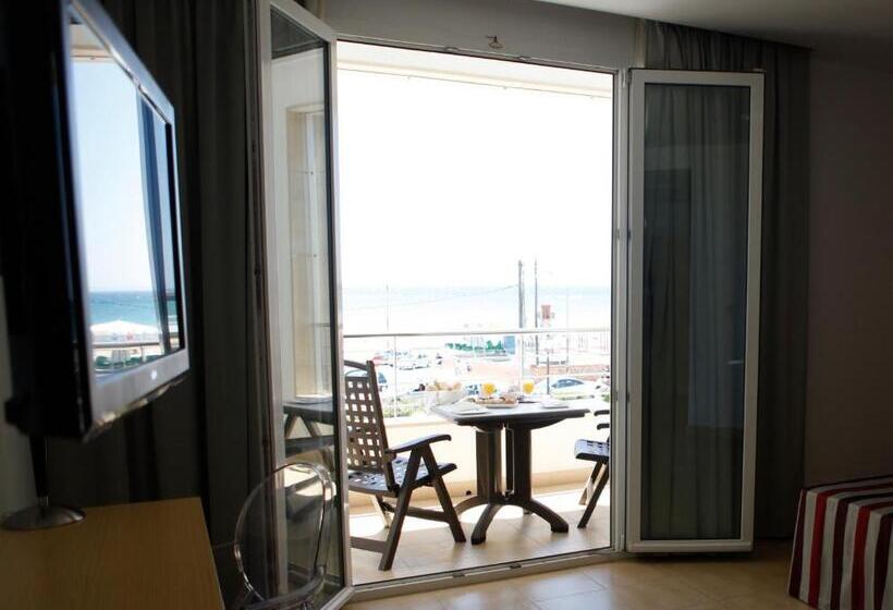 غرفة قياسية مطلّة علي البحر مزوَّدة بتراس, Adiafa