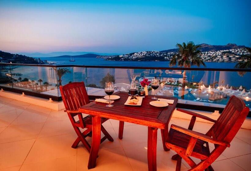سوئیت با وان آب گرم, Baia Bodrum
