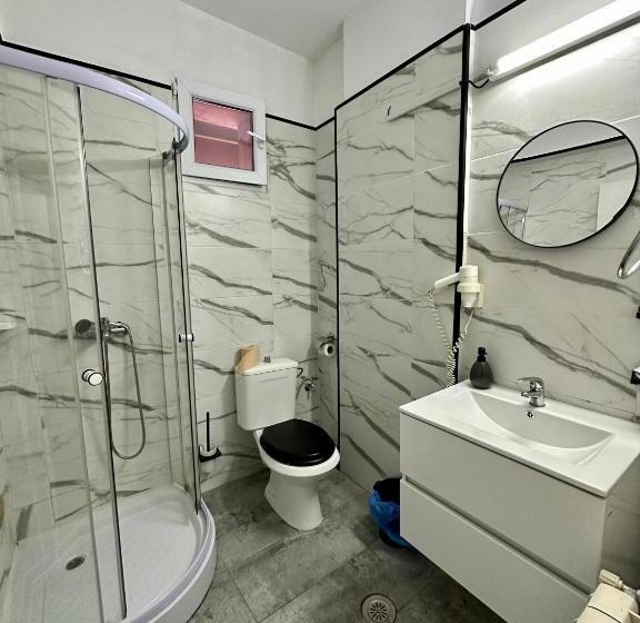 اتاق لوکس, Darin