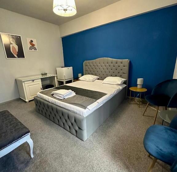 اتاق لوکس, Darin