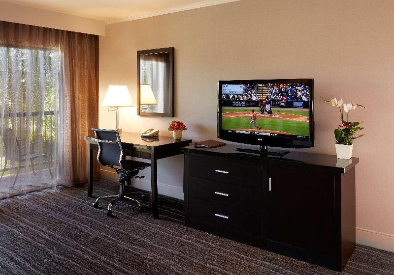 اتاق لوکس سه تخته, Dorsett Wanchai Hong Kong