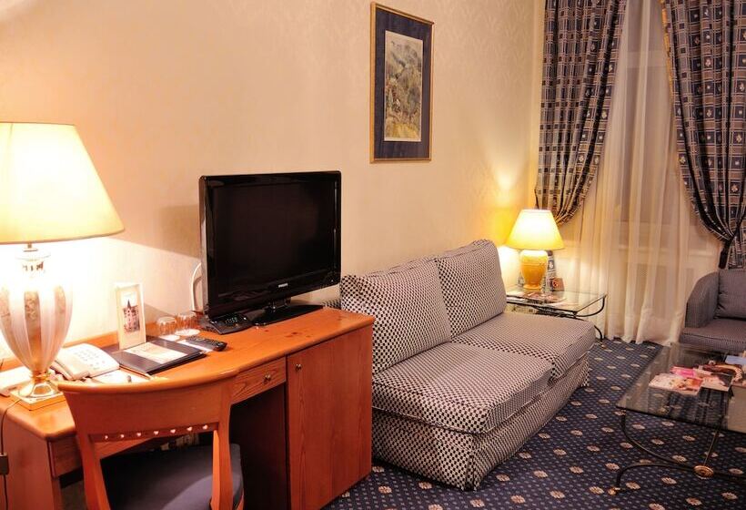 سوییت جونیور, Grand Hotel Ukraine