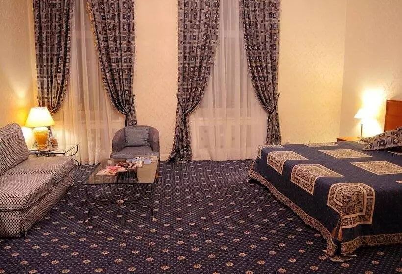 سوییت جونیور, Grand Hotel Ukraine