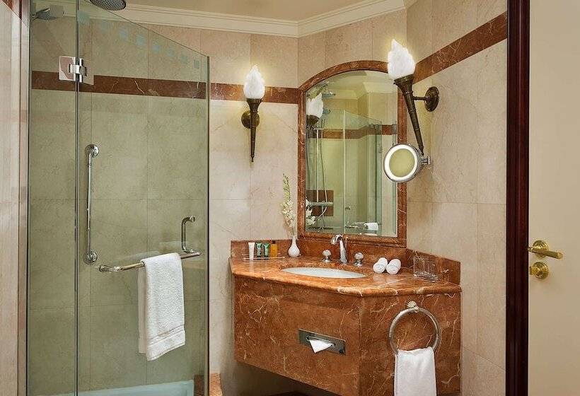 اتاق اجرایی, Metropolitan Palace