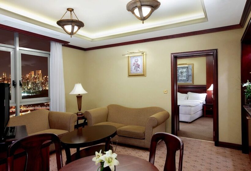 اتاق اجرایی, Metropolitan Palace