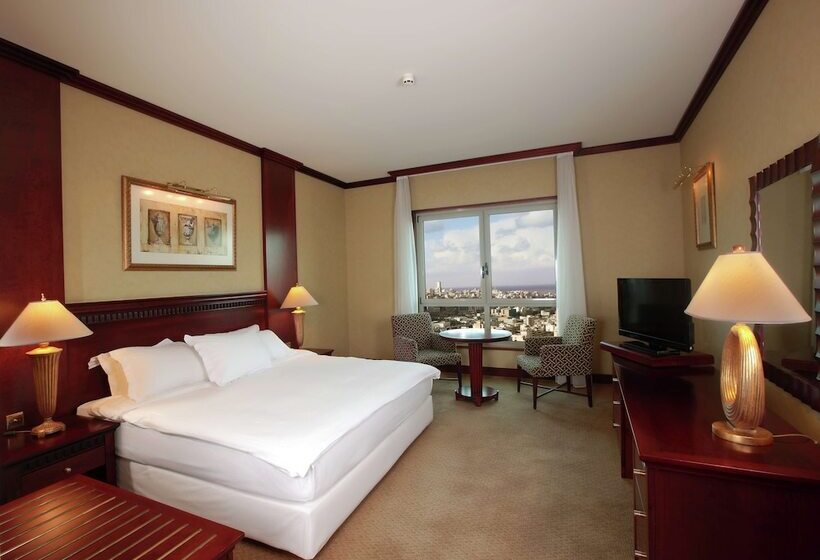 اتاق اجرایی, Metropolitan Palace