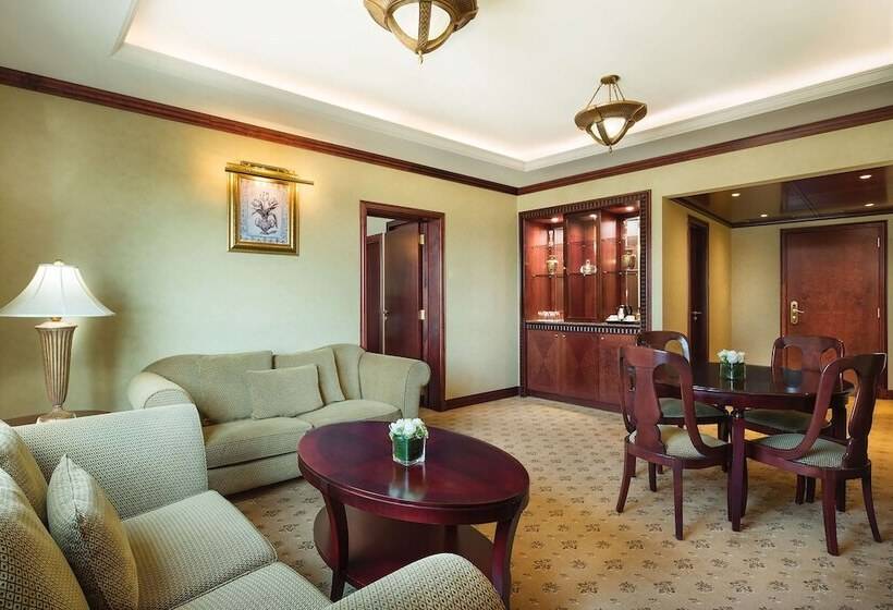 سوییت اجرایی, Metropolitan Palace