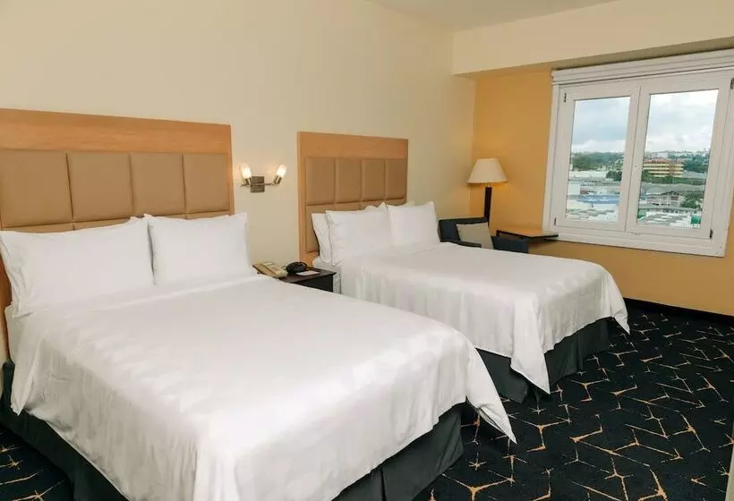 ２ダブルベッドのスタンダードルーム, Holiday Inn San Salvador, An Ihg