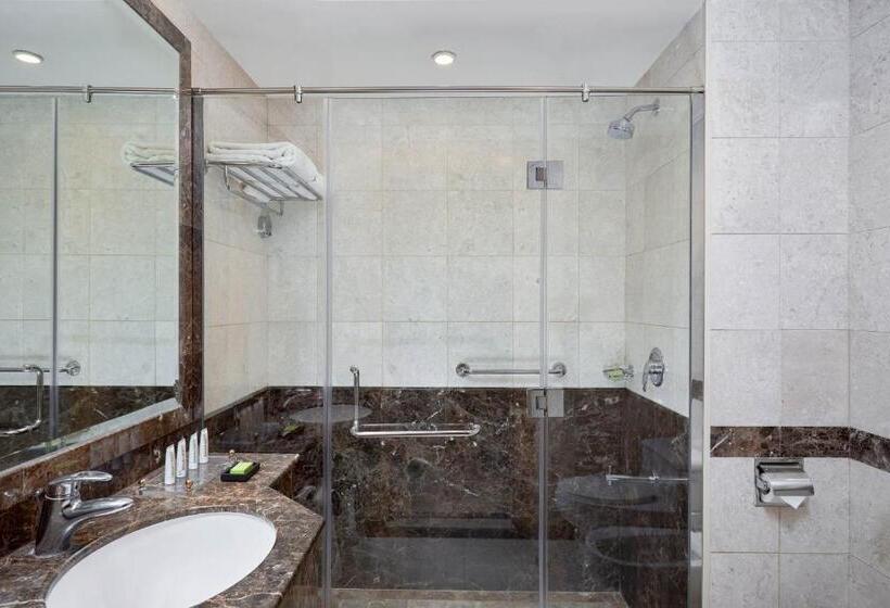 标准三人间, Le Méridien Makkah