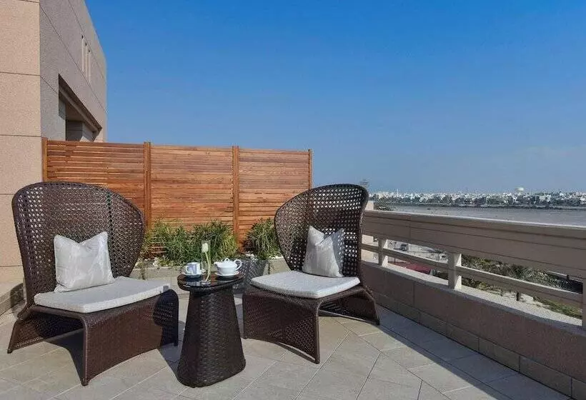اتاق لوکس, Mövenpick Hotel Bahrain