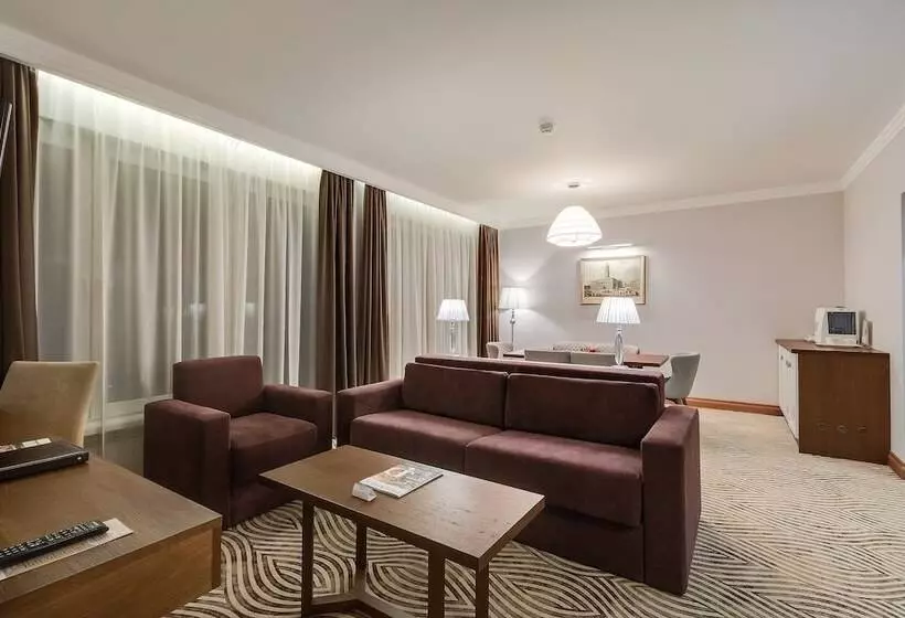 سوییت, Premier Hotel Dnister