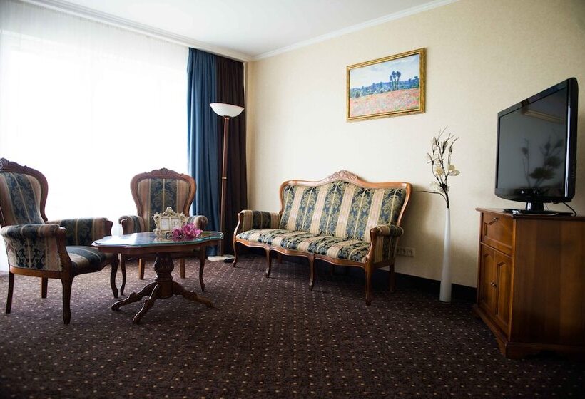 سوییت, Premier Hotel Dnister