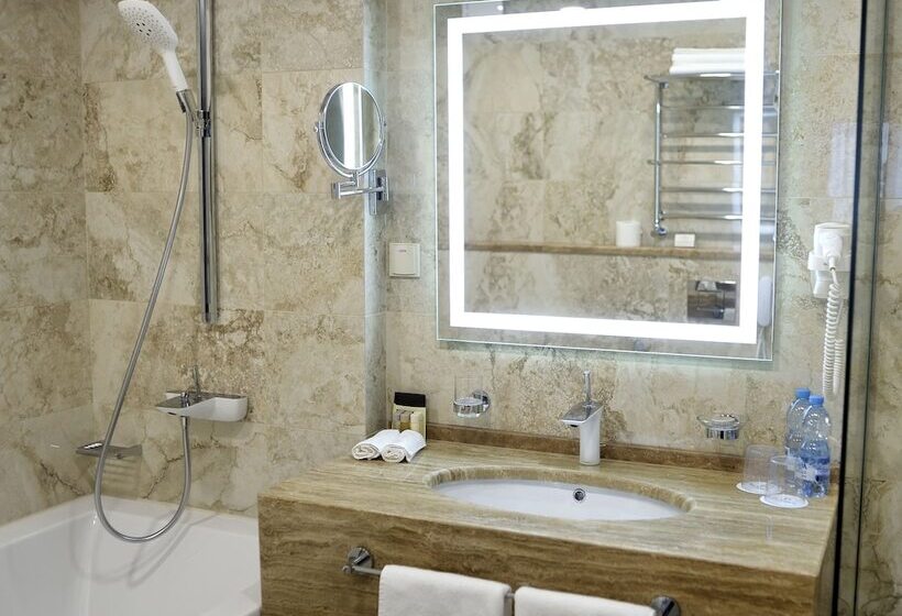 سوییت, Premier Hotel Dnister