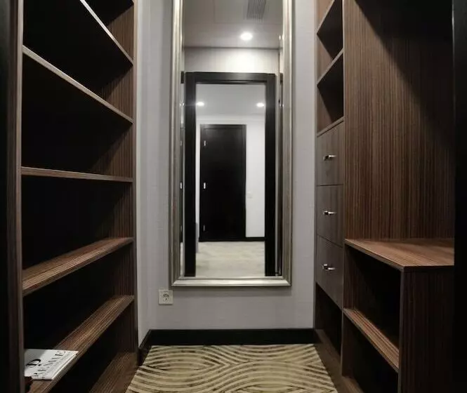 سوییت, Premier Hotel Dnister