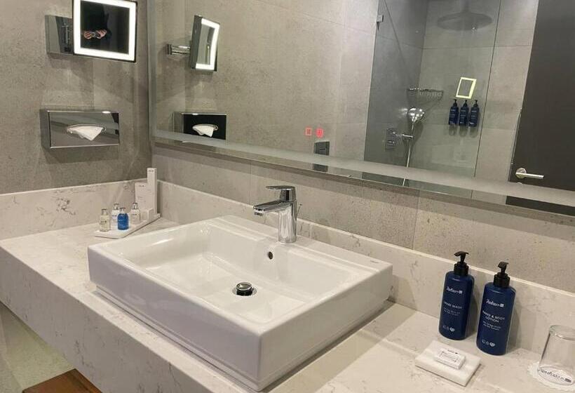 اتاق کلاس بیزنس, Radisson Blu Hotel, Tashkent