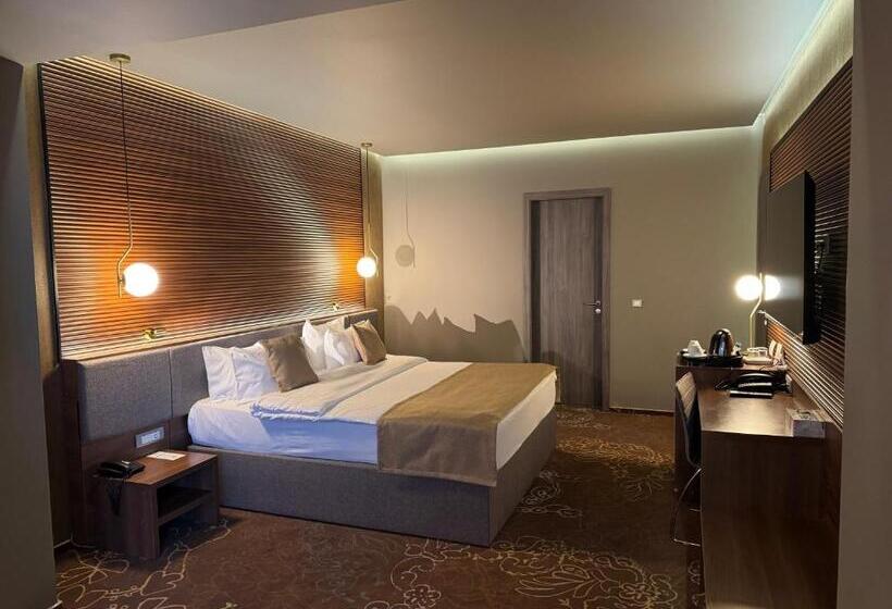 스위트, Rin Airport