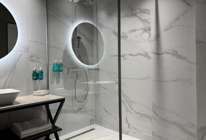 스위트, Rin Airport