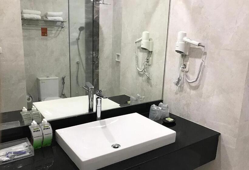 이그제큐티브 룸 킹사이즈 침대, Sparks Life Jakarta, Artotel Curated