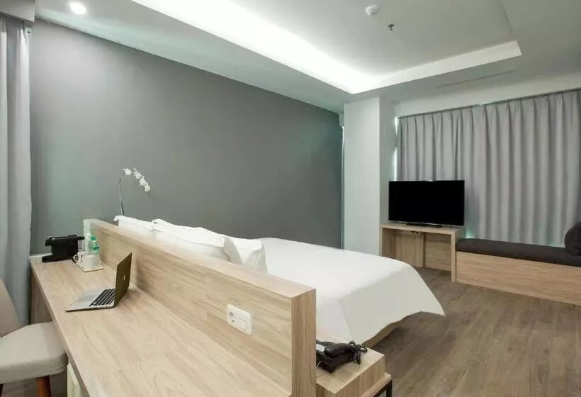 استودیوی استاندارد, Sparks Life Jakarta, Artotel Curated