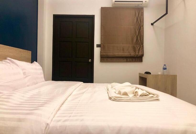 Camera Standard Letto King, Tall Tree Kata Phuket