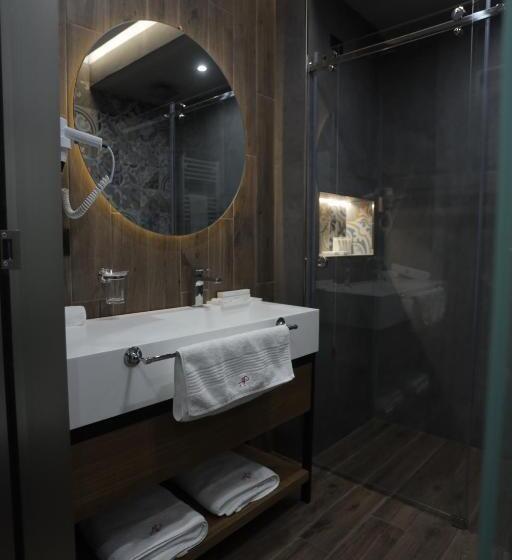 חדר דלוקס לשלושה, Ap Hotel Boutique