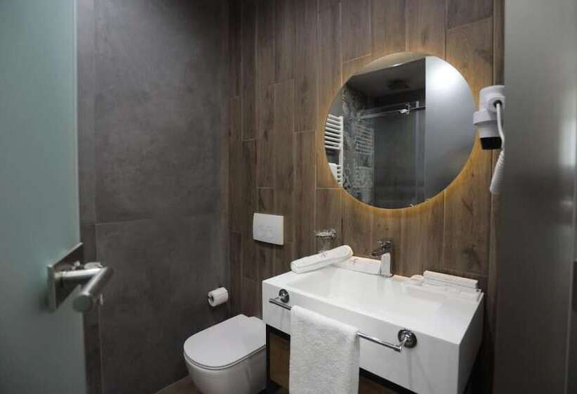 חדר דלוקס לשלושה, Ap Hotel Boutique