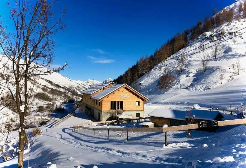 اتاق استاندارد با چشم‌انداز کوهستان, La Ferme Des étroits