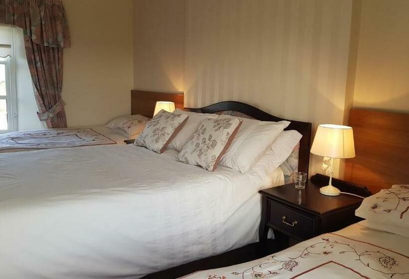 חדר משפחתי, The Harbour Masters House