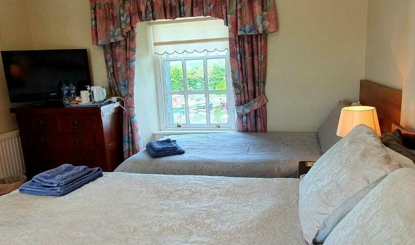 חדר משפחתי, The Harbour Masters House