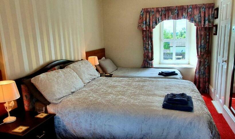 חדר משפחתי, The Harbour Masters House