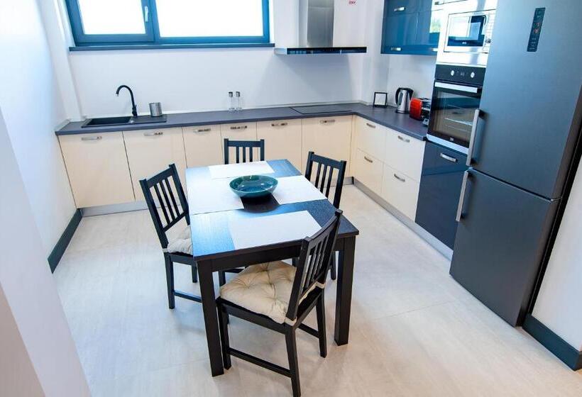 Апартаменты 1 Спальня с Балконом, Enjoy Life Apartments