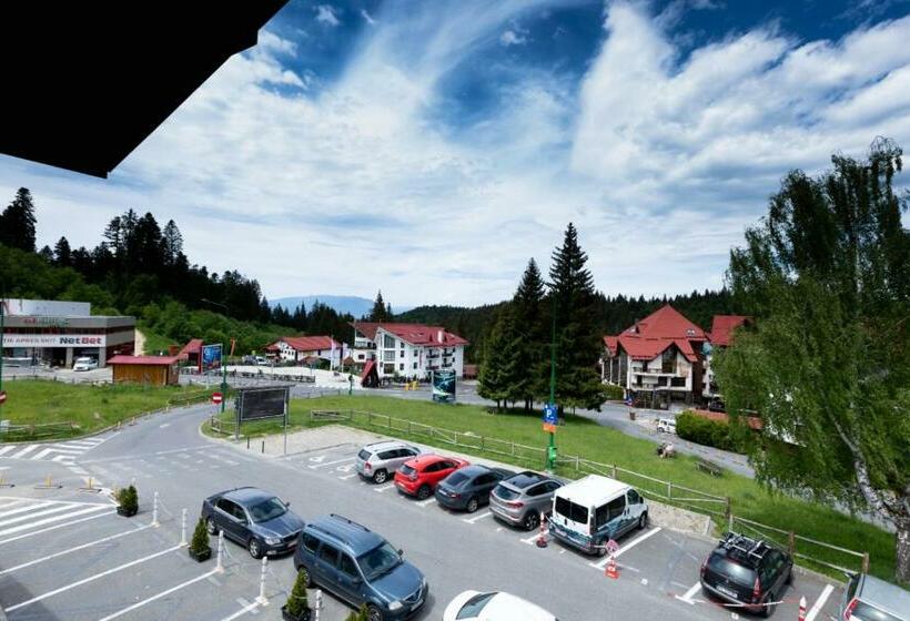 اتاق خانوادگی با چشمانداز کوه, Club Rossignol