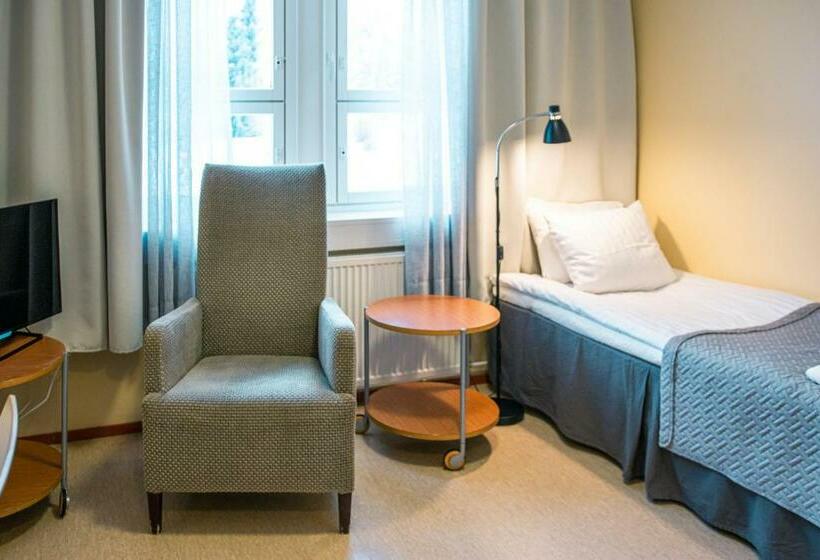 חדר סטנדרט יחיד, Li Sointula