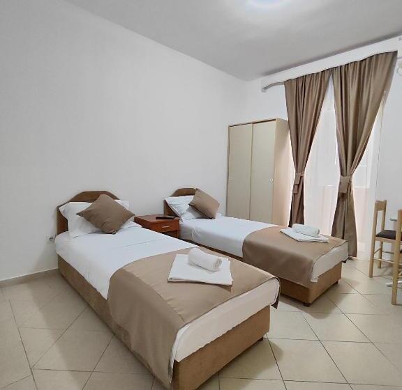 استودیوی استاندارد, Villa Hera