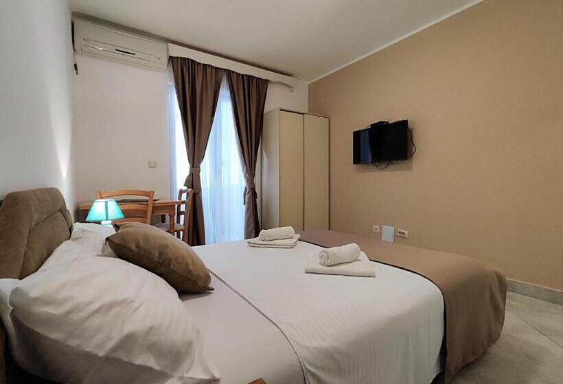 استودیو استاندارد با بالکن, Villa Hera