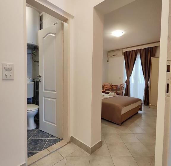 استودیوی استاندارد, Villa Hera
