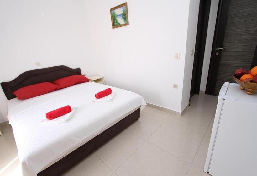 اتاق لوکس با بالکن و چشم‌انداز دریا, Villa Hera