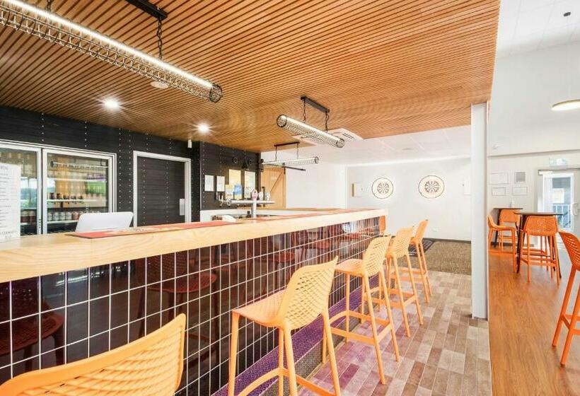 سوییت اجرایی, Velocity Motel & Bistro Wa