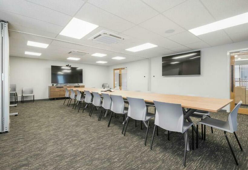 سوییت اجرایی, Velocity Motel & Bistro Wa