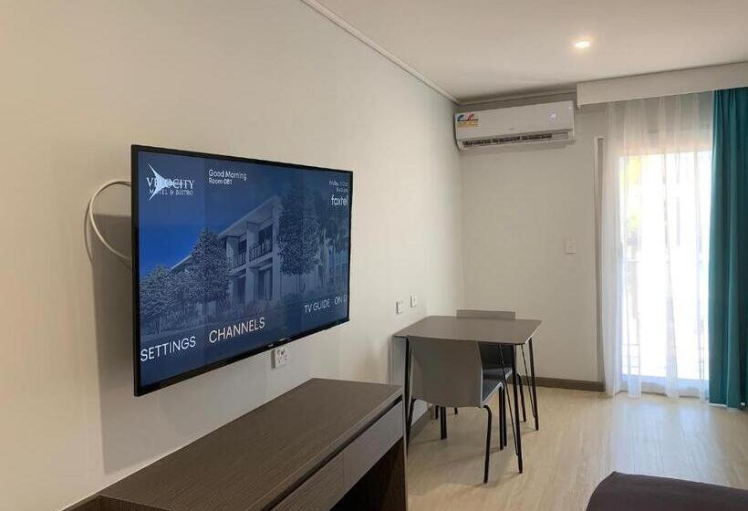 Президентский Люкс, Velocity Motel & Bistro Wa