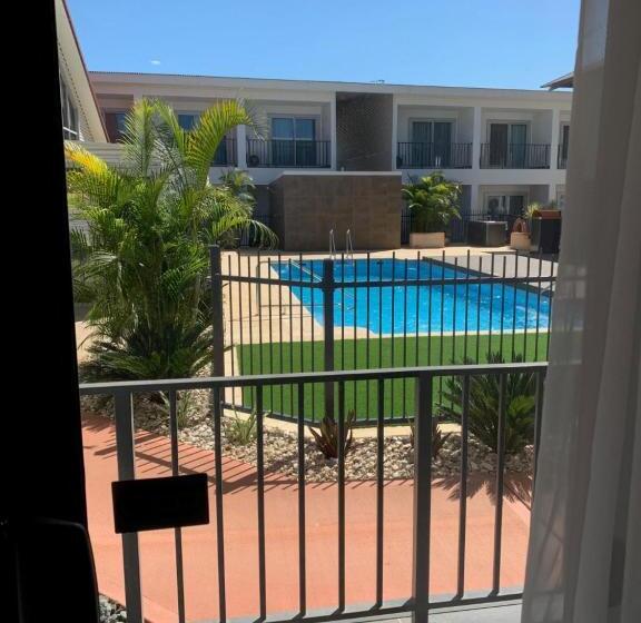 سوییت اجرایی, Velocity Motel & Bistro Wa