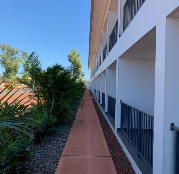 سوییت اجرایی, Velocity Motel & Bistro Wa