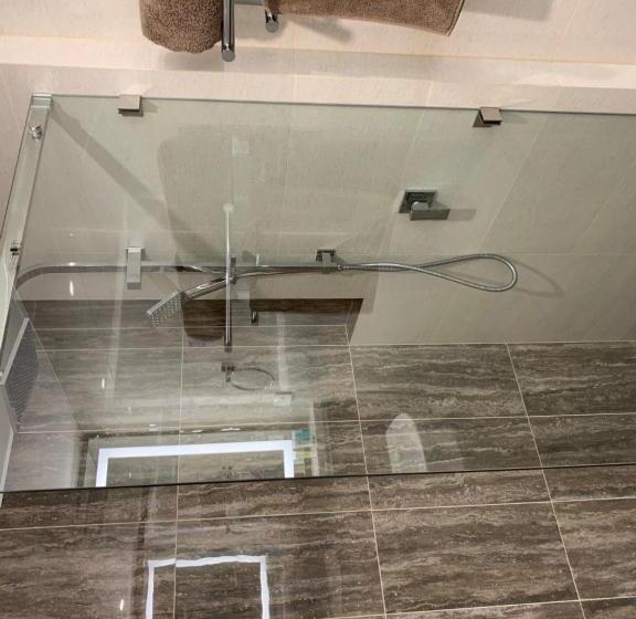 سوییت اجرایی, Velocity Motel & Bistro Wa