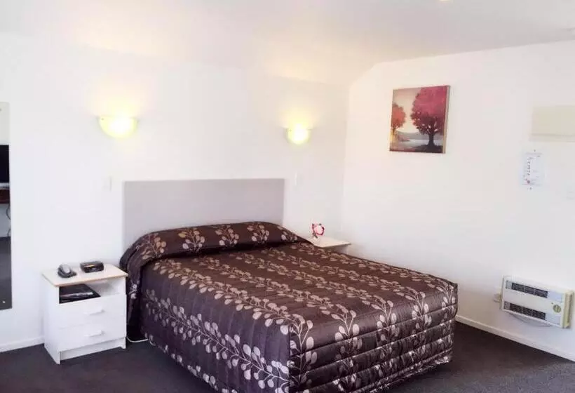 スタンダードスタジオ, Annabelle Court Motel
