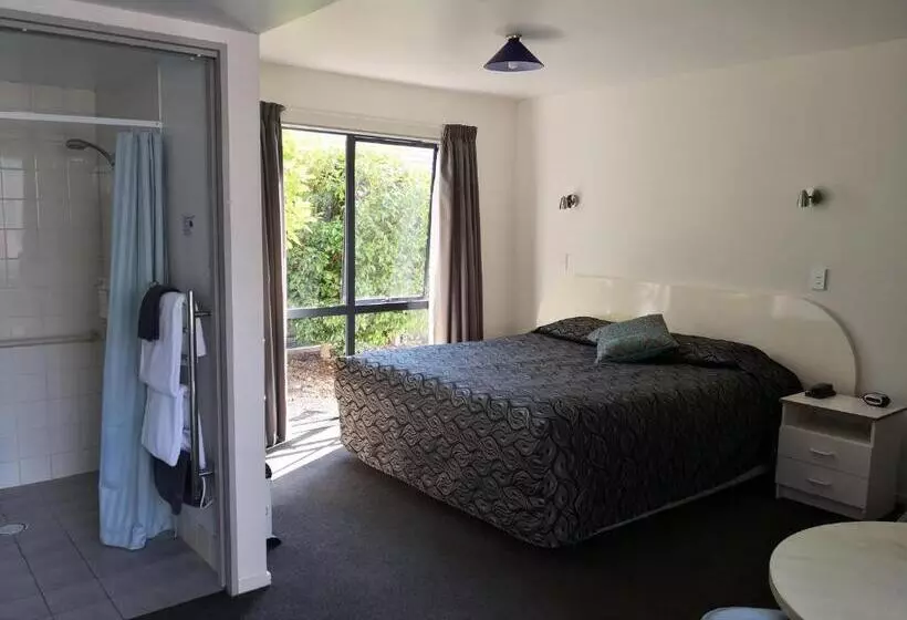 エクゼクティブワンルーム, Annabelle Court Motel