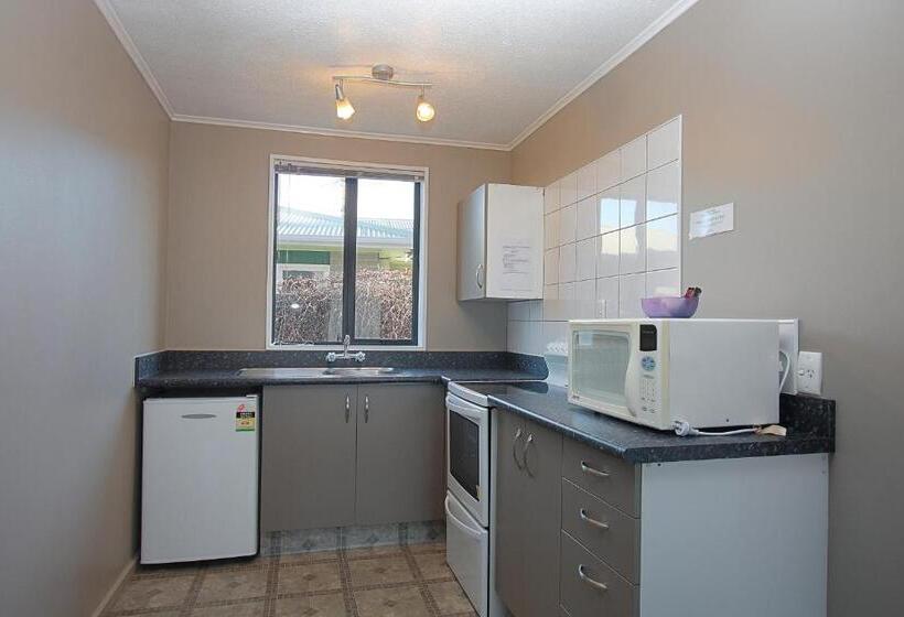 דירת שני חדרים, Coronation Park Motels