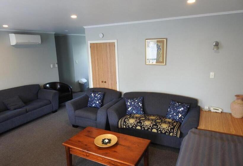 דירת שני חדרים, Coronation Park Motels